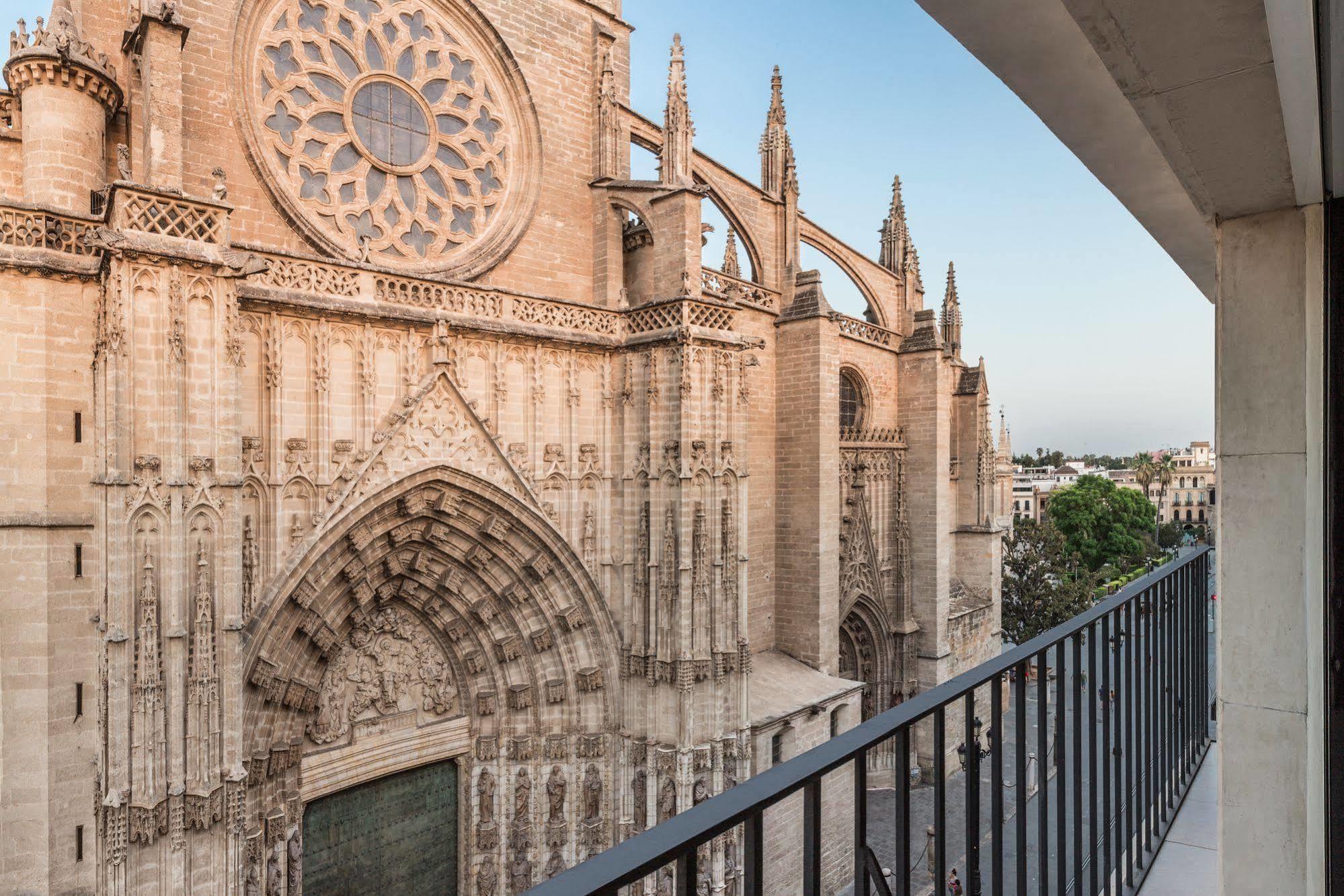 Puerta Catedral Suites Seville Exterior photo